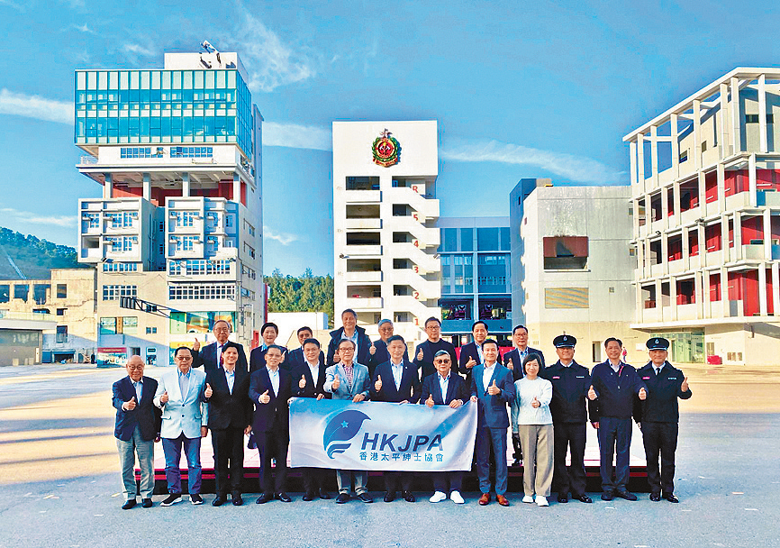 香港太平绅士协会参观百胜角消防及救护学院。