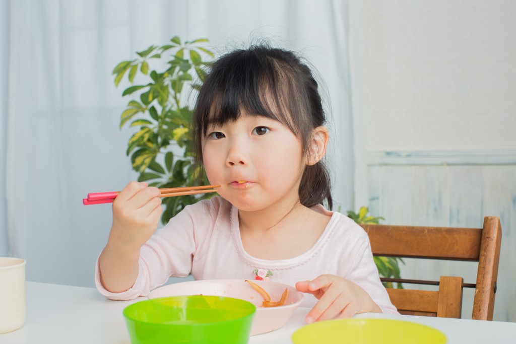 有牙科醫生表示，改變日常飲食習慣能減低幼童蛀牙風險。