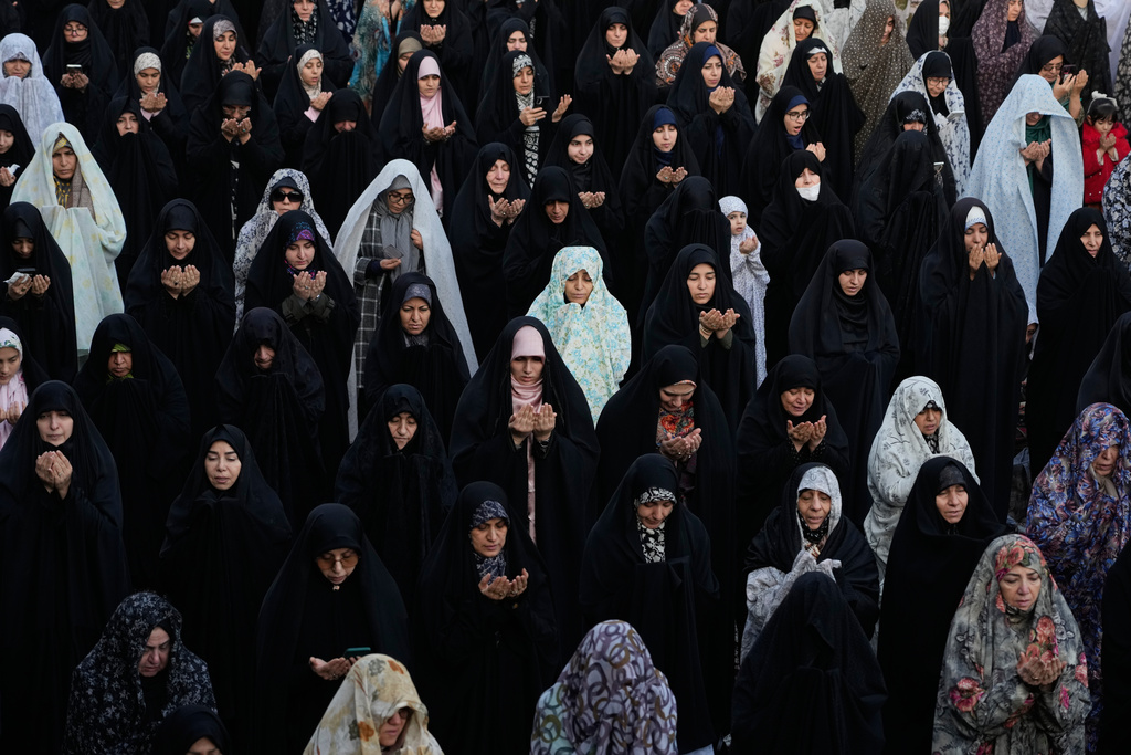 伊朗人民祈求降雨。美聯社