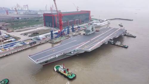 福建艦完成自次海試，短暫返回上海船廠碼頭。