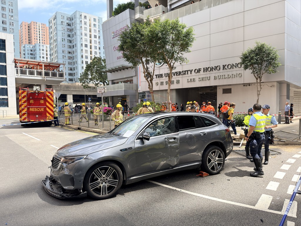 警方在場調查。梁國峰攝 警方在場調查。梁國峰攝