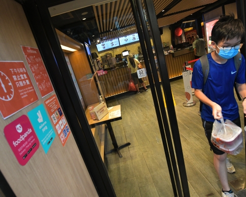 飲食界料全日禁堂食生意跌8至9成。 資料圖片