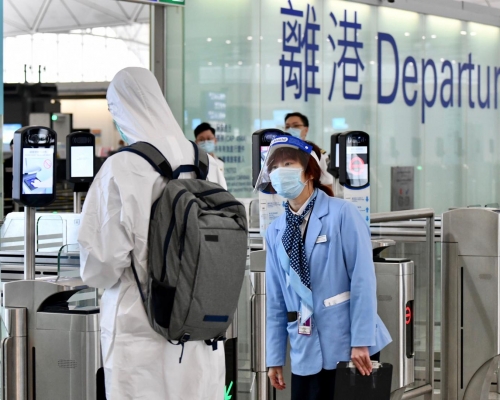 林鄭月娥說港人接種疫苗後出入境有機會仍然要檢疫。