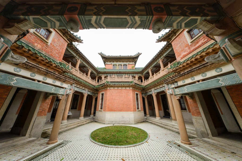 主樓採用嶺南傳統的三合院式布局。甯漢豪網誌