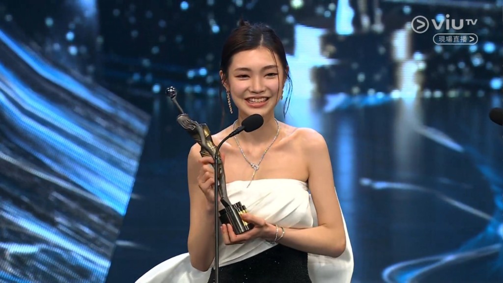谢咏欣感谢大会颁发奖项给她。  ​