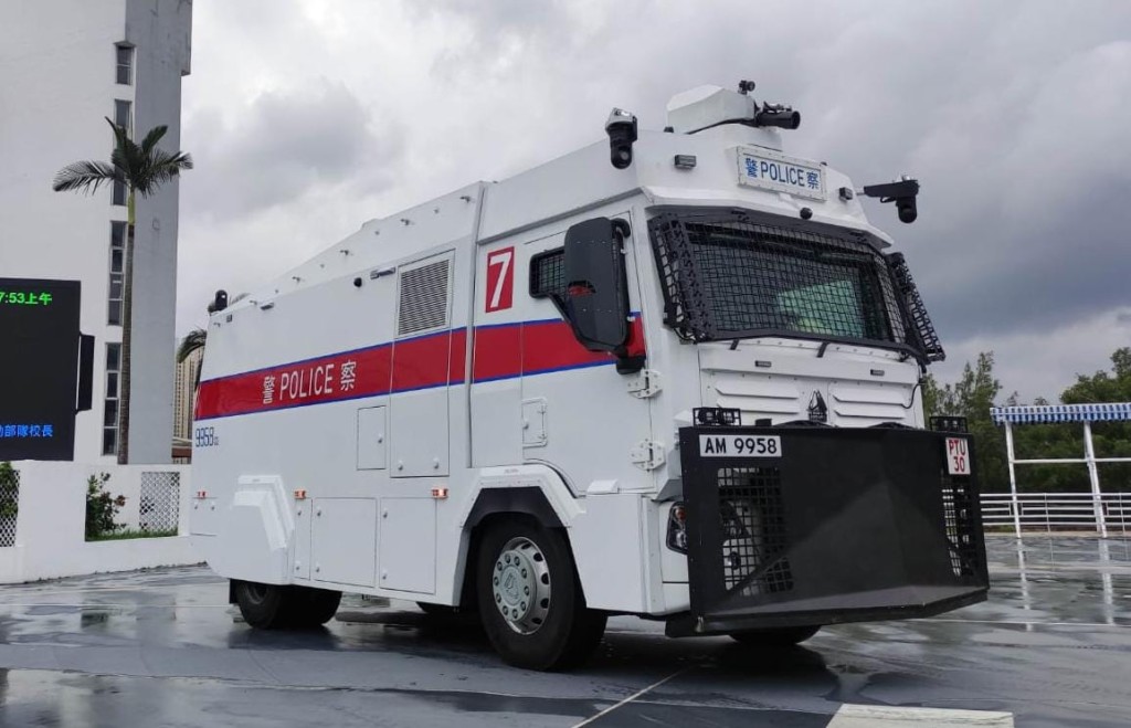 警队已经额外采购三辆「人群管理特别用途车」。