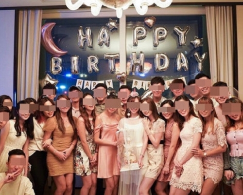 港女不滿「屈蛇」20多人酒店套房聚會被逐。社交網站圖片