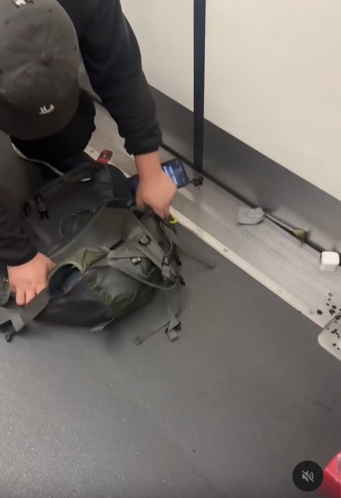 港鐵車廂乘客「尿袋」突爆炸起火！目擊者險被燒頭髮嘆「好危險」 籲2點注意外置充電器安全