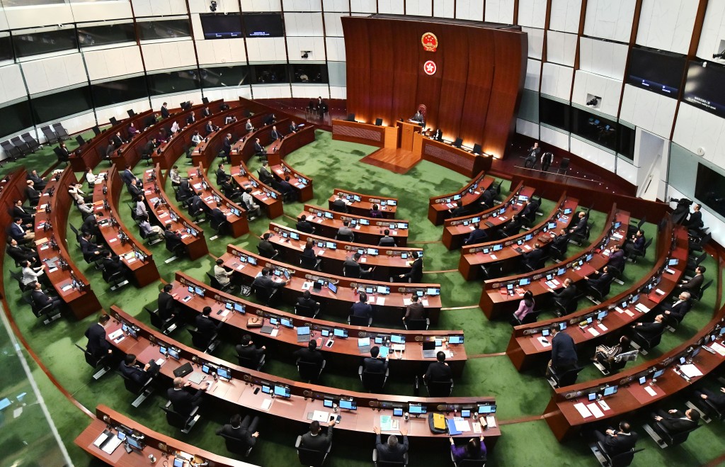 立法會今日（18日）通過財經事務及庫務局局長許正宇動議的臨時撥款決議案。