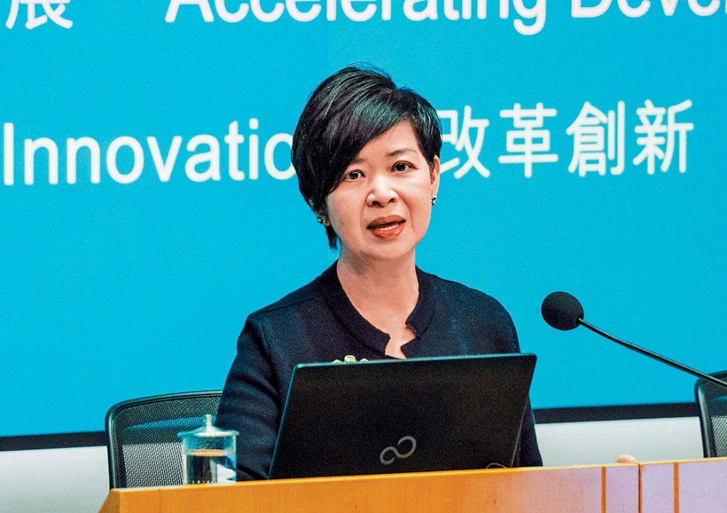 房屋局局长何永贤称，局方正准备草拟收购业权所需的法律文件，并且清楚列明收购业权以及相关各权益事项。