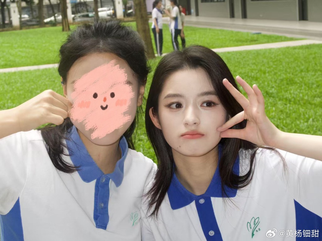 17歲的黃楊鈿甜童星出身,有「小趙麗穎」之稱。微博@黃楊鈿甜 17歲的黃楊鈿甜童星出身,有「小趙麗穎」之稱。微博@黃楊鈿甜