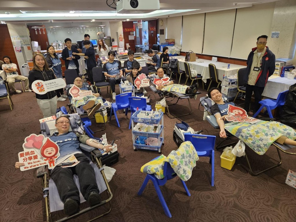 香港医学会一众会董、医学生及同事热烈参与「捐血日」。