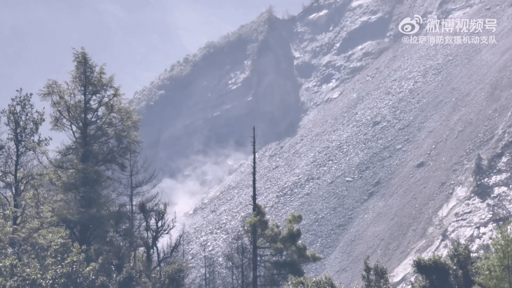 航拍勘察：吉隆口岸山泥倾泻未扩大。