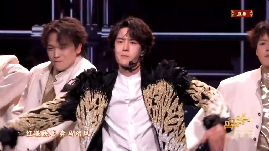 王一博意外滑倒沒有人發現。 王一博意外滑倒沒有人發現。