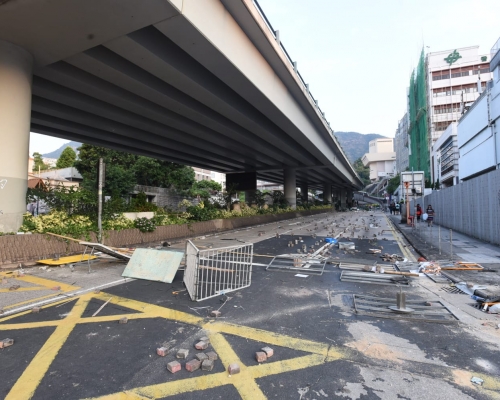 各區多處堵路。