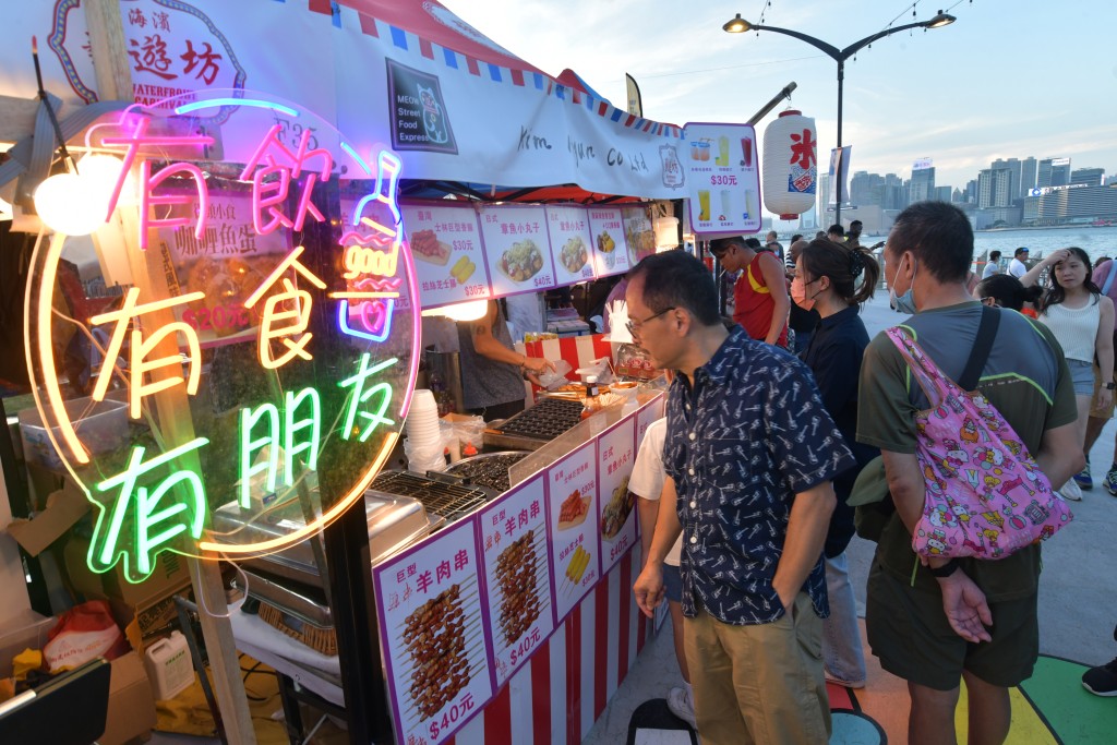 姚柏良希望黄金周、「香港夜缤纷」活动可吸引旅客来港。资料图片