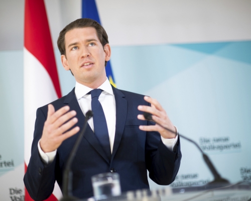 奥地利自由党阁员集体辞职，抗议总理库尔茨（图）要求罢免自由党的内政部长基克尔。AP