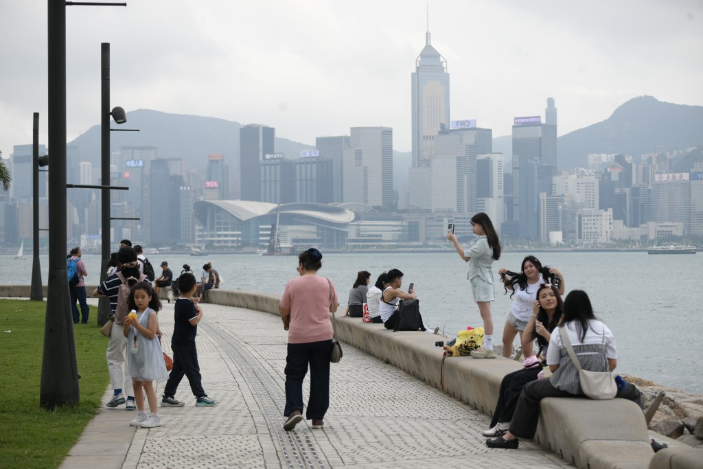 鑒於近期本地一手物業市場活躍,地監局提醒準買家,在作出購買決定前,務必保持謹慎並核實所有重要資訊。 鑒於近期本地一手物業市場活躍,地監局提醒準買家,在作出購買決定前,務必保持謹慎並核實所有重要資訊。