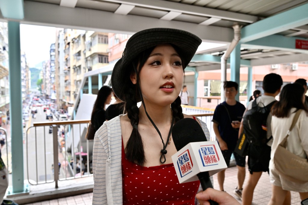 內地旅客Lucy表示,透過「小紅書」等社交媒體,發現位於旺角的行人天橋。 內地旅客Lucy表示,透過「小紅書」等社交媒體,發現位於旺角的行人天橋。