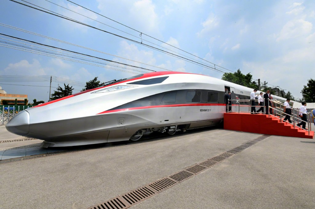 雅万高铁是「一带一路」建设和中国与印尼务实合作的标志性项目。新华社