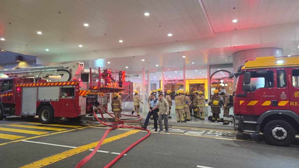 消防到场将火救熄,事件中无人受伤。 消防到场将火救熄,事件中无人受伤。