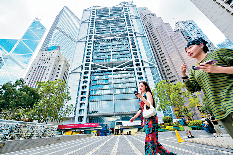 金管局最新一期季報顯示，第3季本港銀行業的特定分類貸款比率按季略為回升至1.98%。