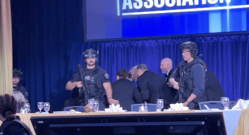 特朗普日前受訪時憶述案發一刻，表示當槍聲響起時，他起初「並不擔心」，但很快便與第一夫人梅拉妮亞意識到情況極度嚴峻。路透社