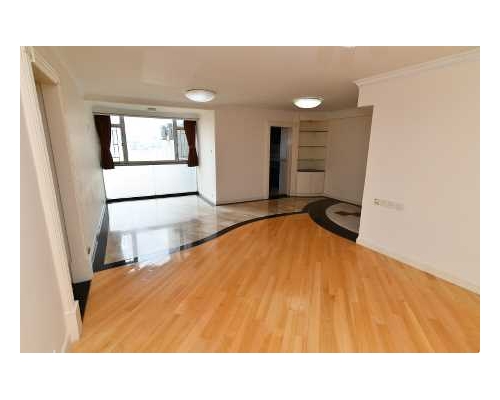 這是城市花園2期10座低層E室，實用面積1012方呎。
