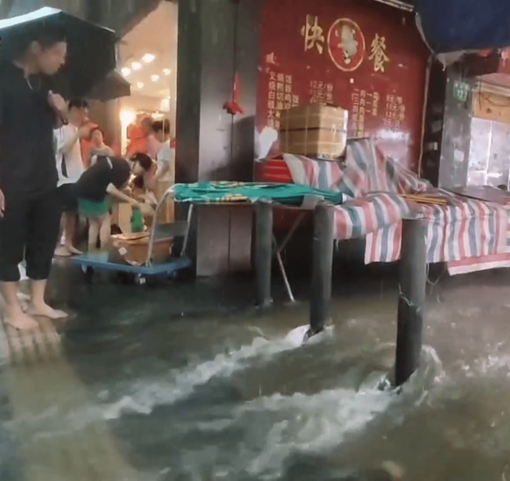 广东暴雨下，市面的情况。