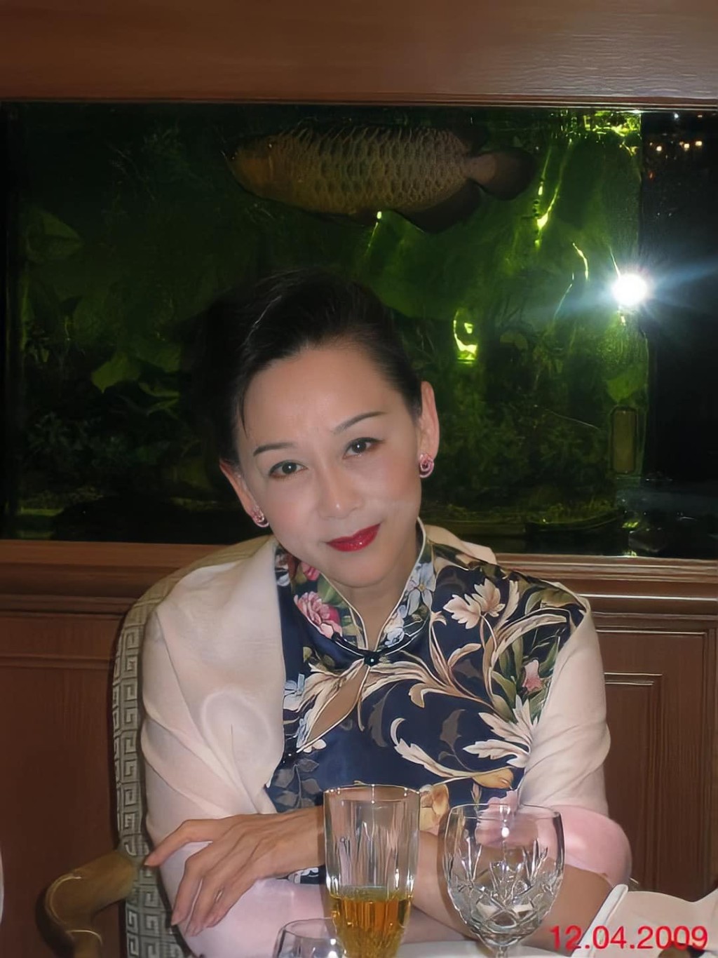 近日甄珍的好友歐偉毅在FB貼上多張姚蘇蓉的近照。