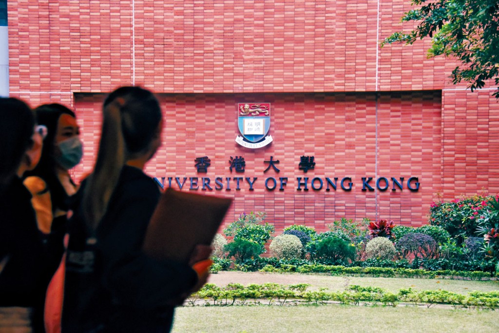 港大彈性安排下，在中英文「失手」的考生，有機會經面試後獲取錄。