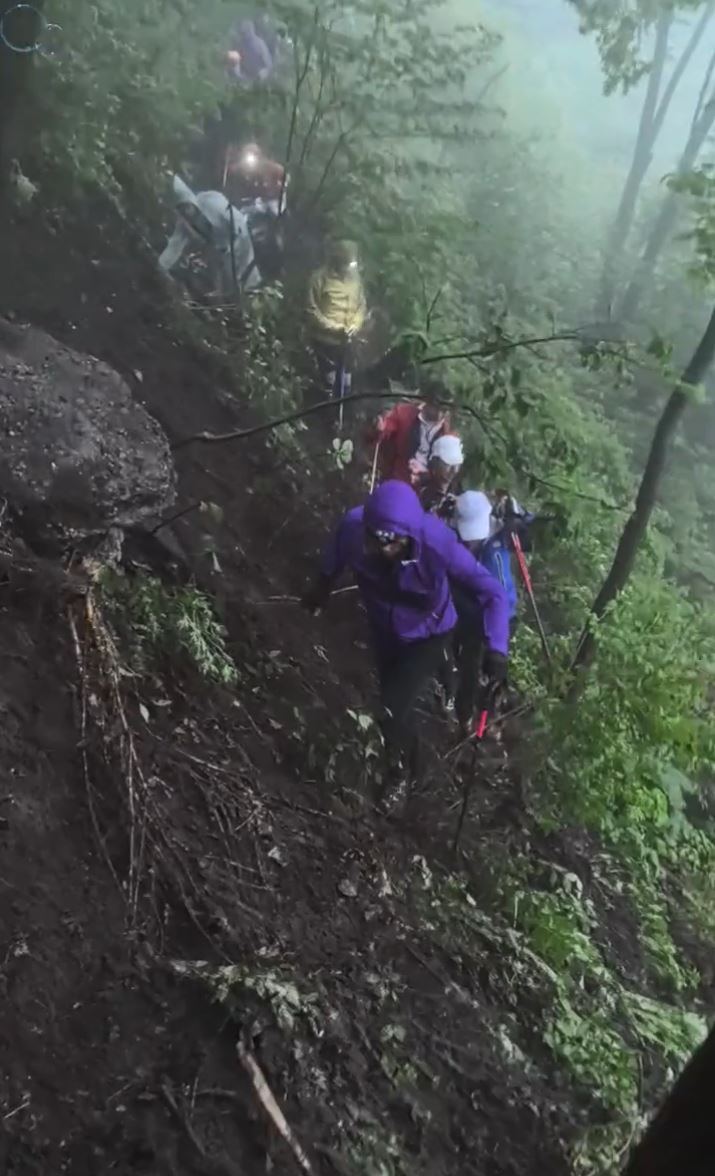 暴雨令路况极度恶劣。抖音