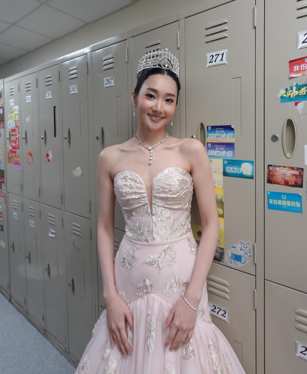 季軍袁文靜與TVB仍有4年合約。 季軍袁文靜與TVB仍有4年合約。