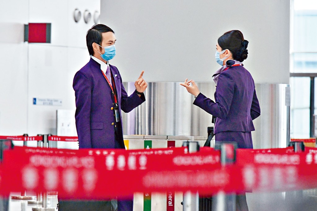■港航持續受疫情影響，解僱二百五十名機組人員。