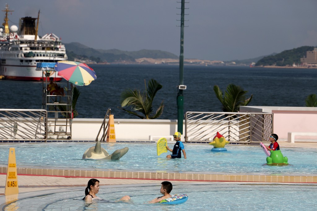 大環山游泳池設備齊全，分有多個池，適合初學至專業泳手。