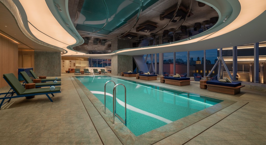 酒店内备有室内WET游泳池，住客同时可享用暖水按摩池、冷水池，以及开放式蒸汽房和桑拿房。