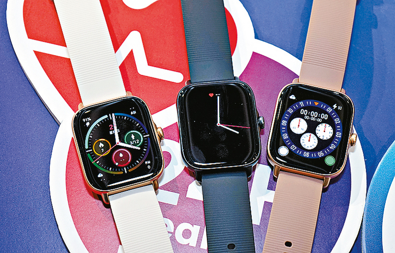 ●GTS 3用上1.75吋方形表面設計，賣相典雅斯文。