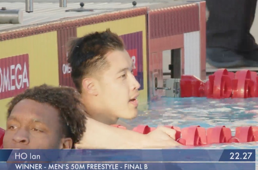 何甄陶在50米自由泳B 组决赛取得第一名, 总排名第9. 直播截图