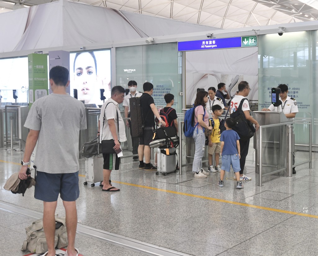 天文台發出黑色暴雨警告。 天文台發出黑色暴雨警告。