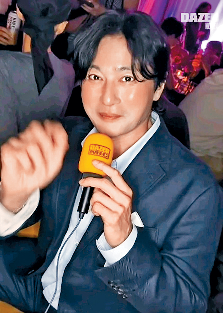 張東健日前出席活動時面容突變，嚇親全韓網民。