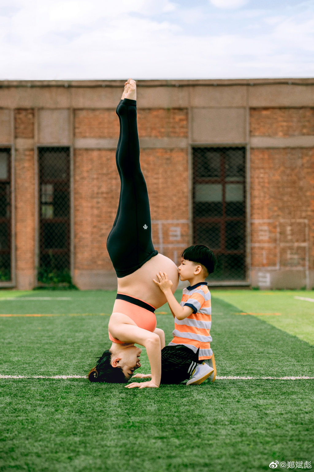 囝囝锡锡妈妈巨肚。