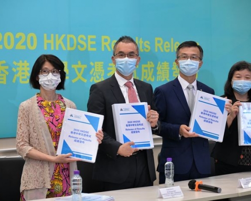 考評局2020香港中學文憑試考試成績發布，左起：許婉清、麥勁生、蘇國生、蔡筱坤。