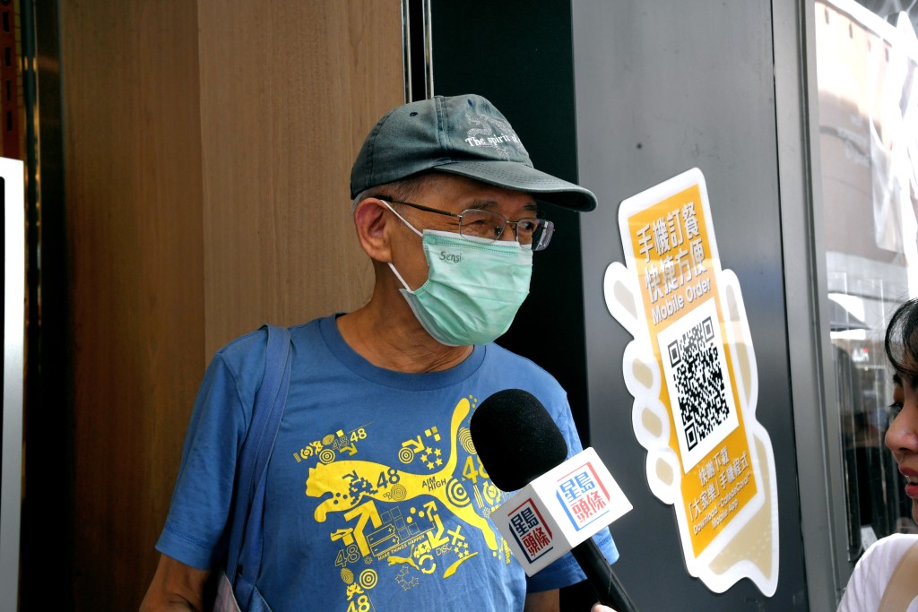 市民李先生表示，知道今日有一些優惠活動，但上網沒有查到具體資料，故隨便選了一家餐廳吃飯。
