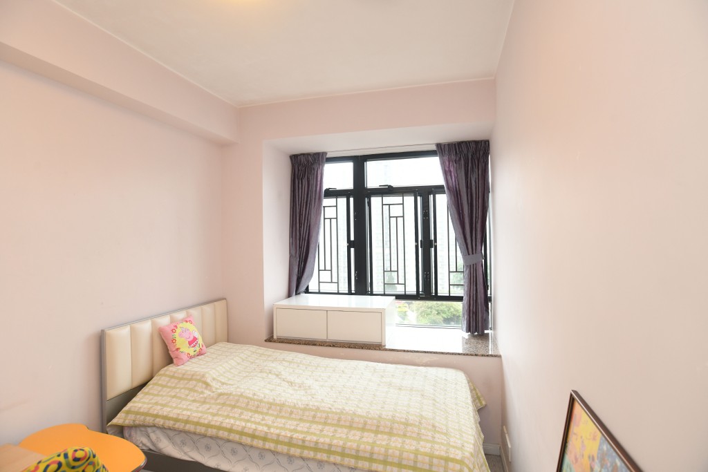 單位設3房1套間隔，客房間隔四正。