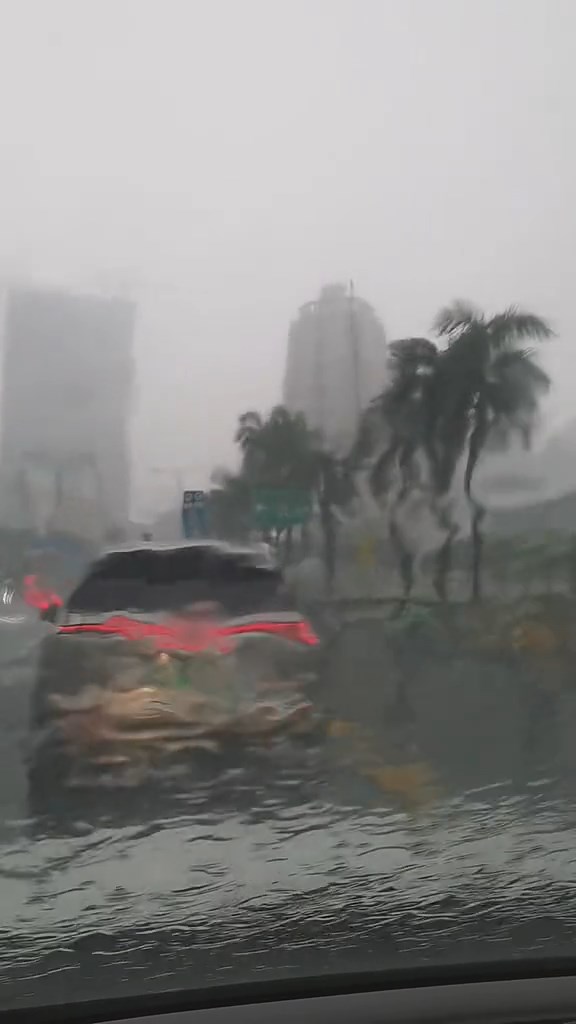 深圳多區發出黃色預警。抖音@Vito Lai 深圳多區發出黃色預警。抖音@Vito Lai