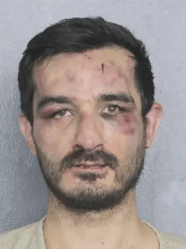 卡拉薩尼涉嫌試圖入室搶劫被捕。Broward County Sheriff's Office