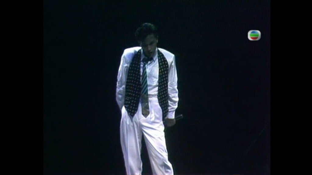 張國榮在1985年《勁歌金曲》第二季季選頒獎禮，蔡楓華是當年的主持人。