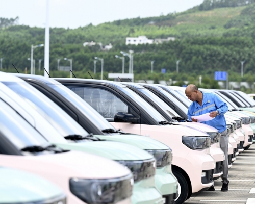 汽車晶片短缺,中國車企及一些中日合資車企的產量大減。新華社資料圖片