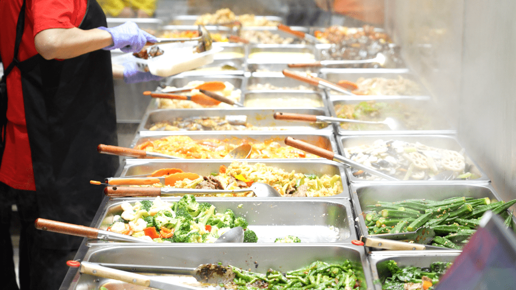 現場有多達近20款餸菜選擇。 現場有多達近20款餸菜選擇。