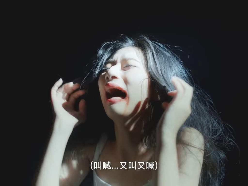 Kayan自爆在家對鏡練習時嚇親媽媽。